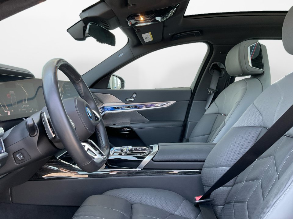 Certified 2024 BMW i7 eDrive50 w/ M Sport Package RWD image 9