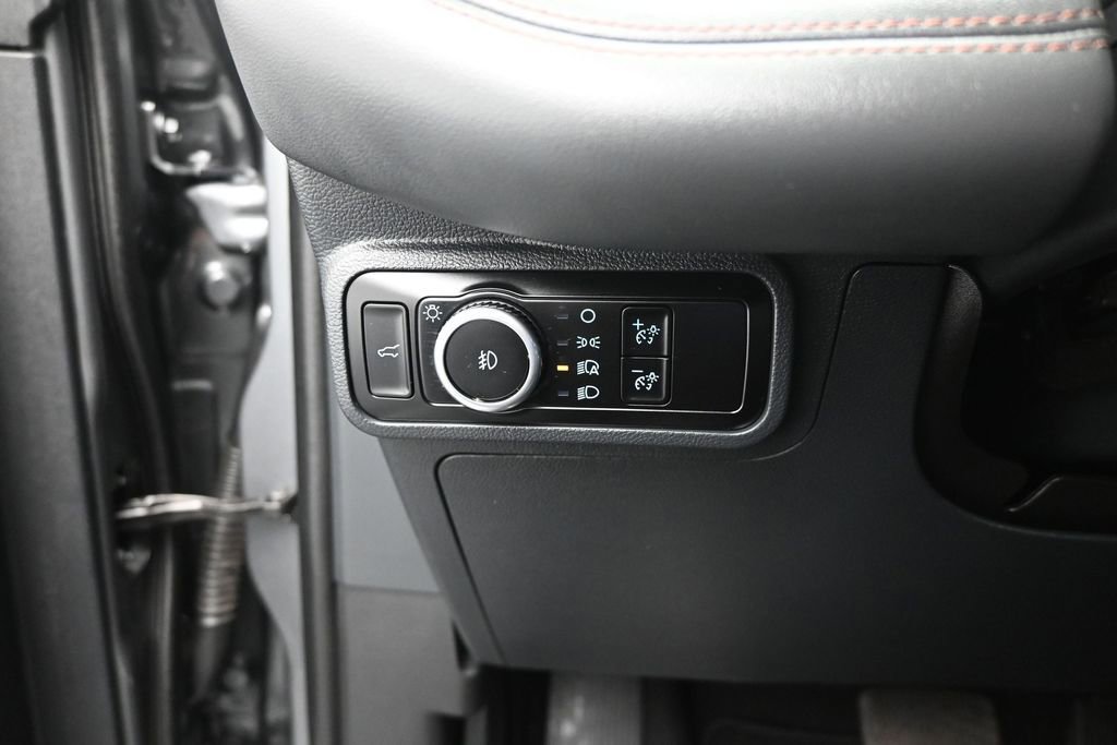 Used 2025 Ford Explorer Active w/ Active Comfort Package RWD image 13