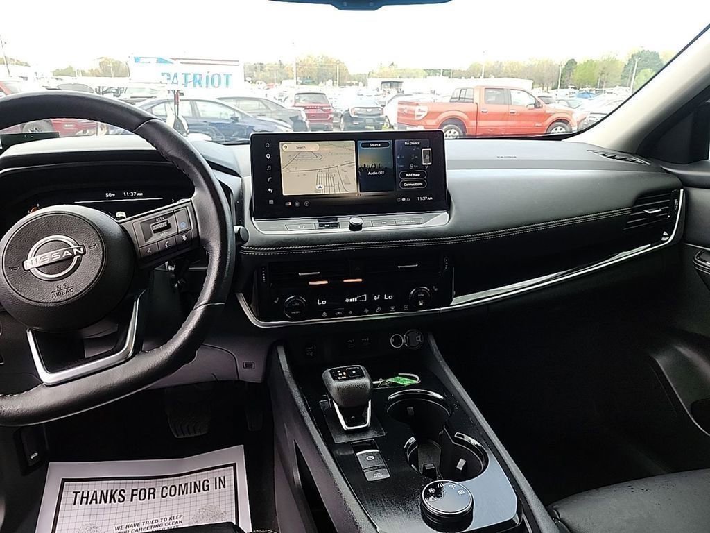 Used 2024 Nissan Rogue SL image 4