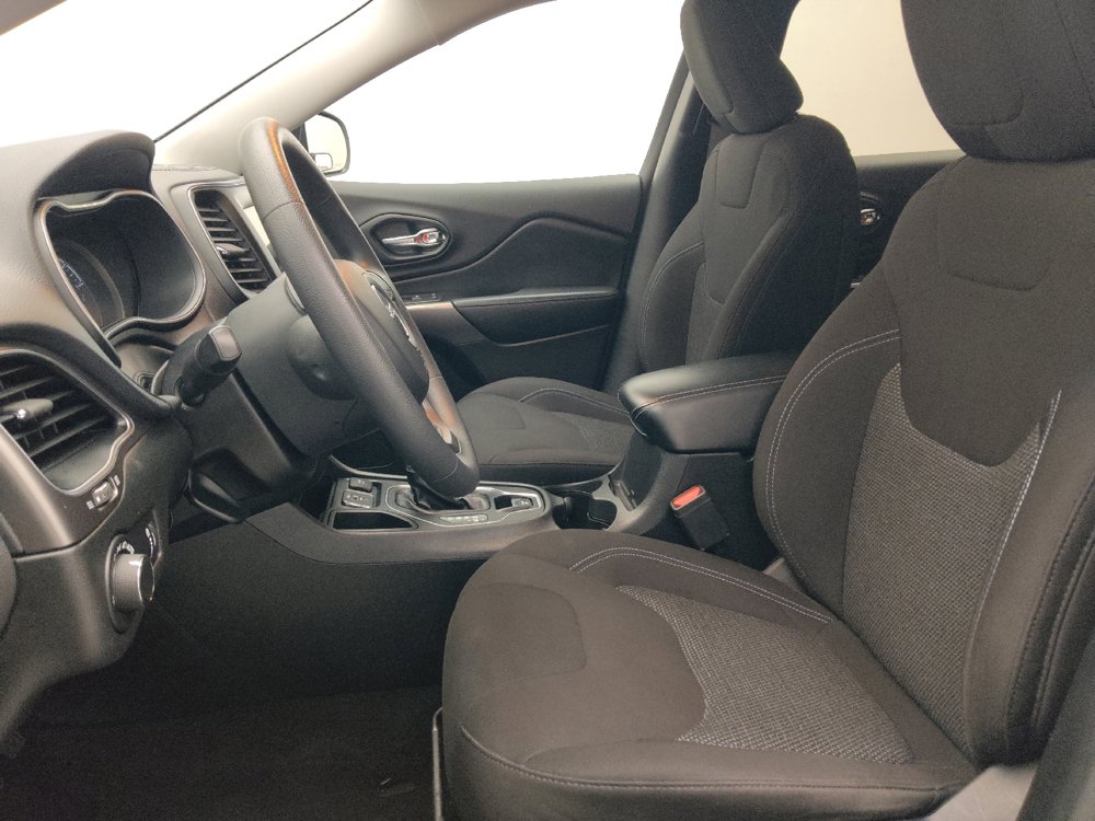 Used 2020 Jeep Cherokee Latitude FWD image 17