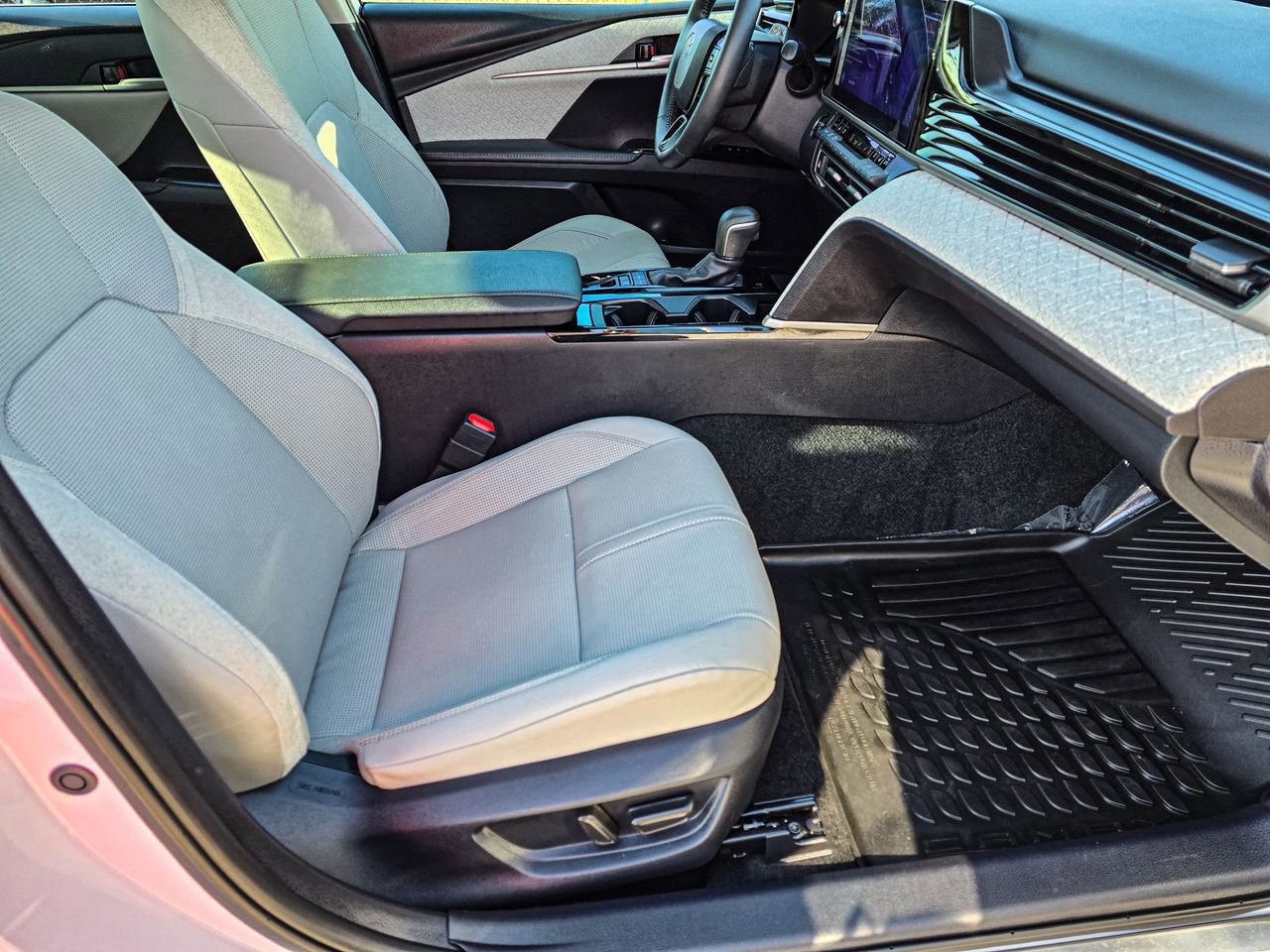 Used 2025 Toyota Camry XLE w/ Premium Plus Package image 41