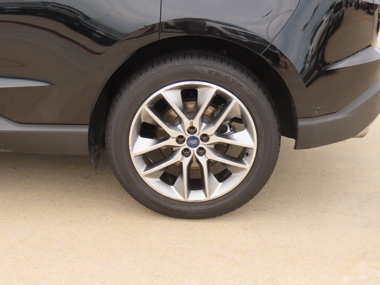 Used 2017 Ford Edge Titanium w/ Equipment Group 302A FWD image 18