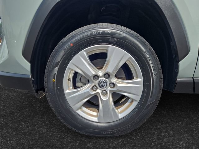 Used 2021 Toyota RAV4 XLE w/ Convenience Package AWD/4WD image 4