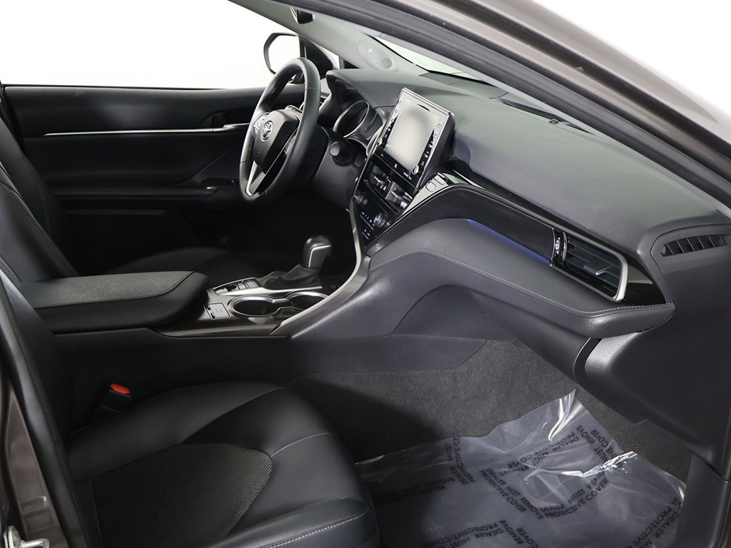 Used 2021 Toyota Camry XLE w/ Navigation Upgrade Package image 26