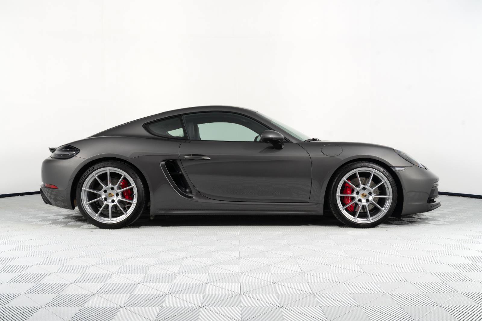 Used 2024 Porsche 718 Cayman GTS RWD image 23
