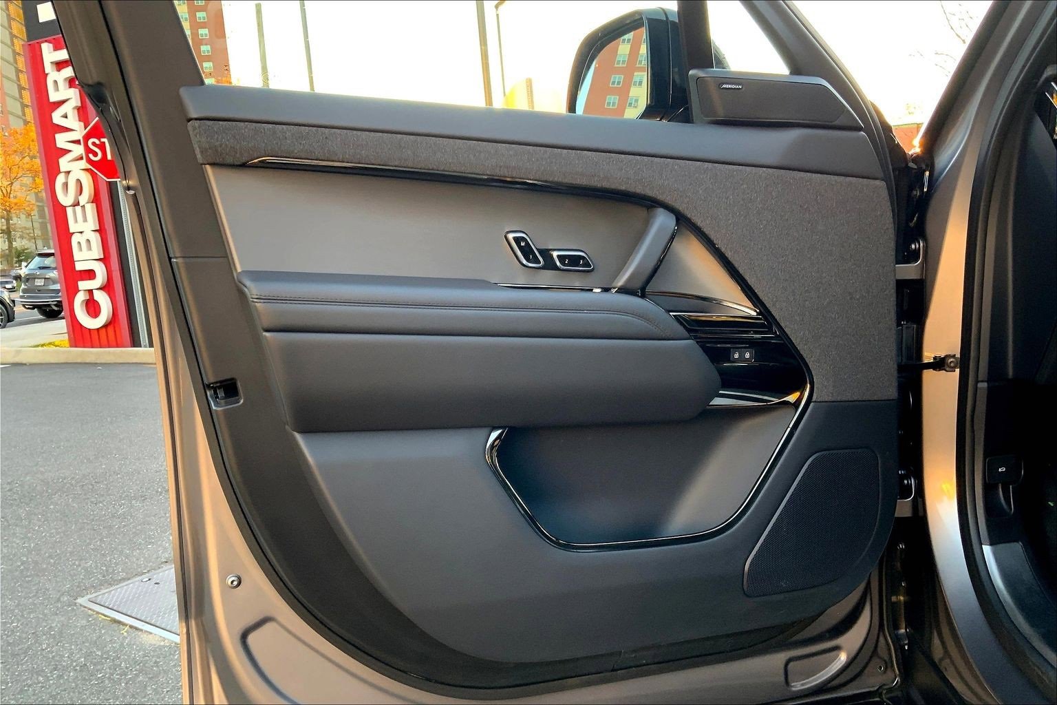 Used 2024 Land Rover Range Rover Sport SE image 21