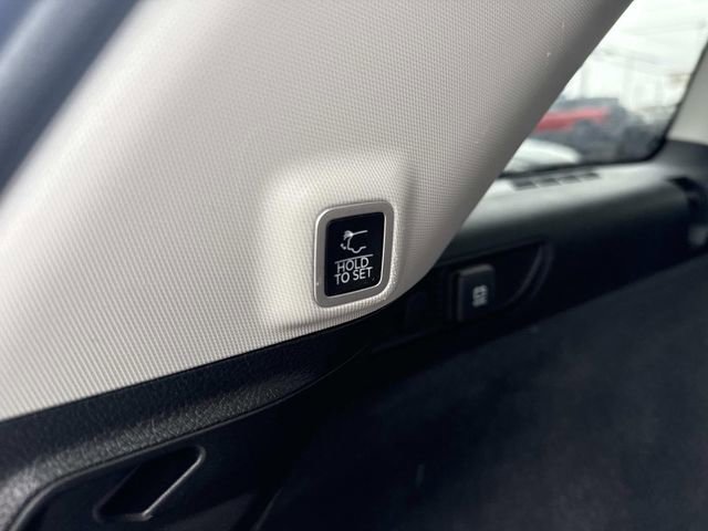 Used 2023 Jeep Grand Cherokee Overland w/ Luxury Tech Group IV AWD/4WD image 7