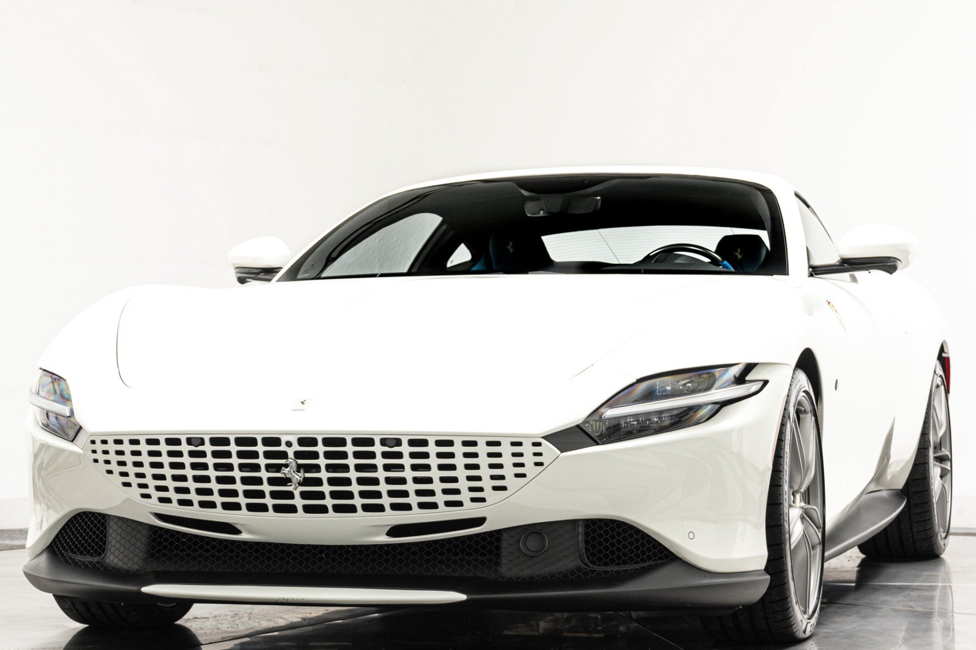 Used 2022 Ferrari Roma RWD image 5