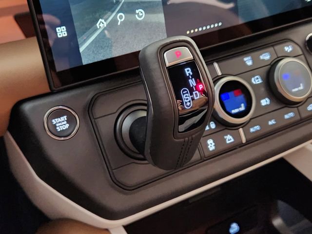 New 2026 Land Rover Defender 110 X-Dynamic SE image 19