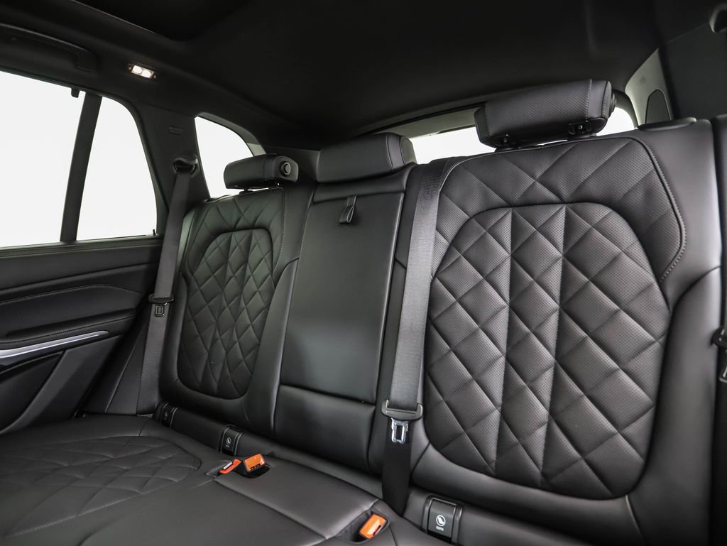 Certified 2025 BMW X5 M60i image 23