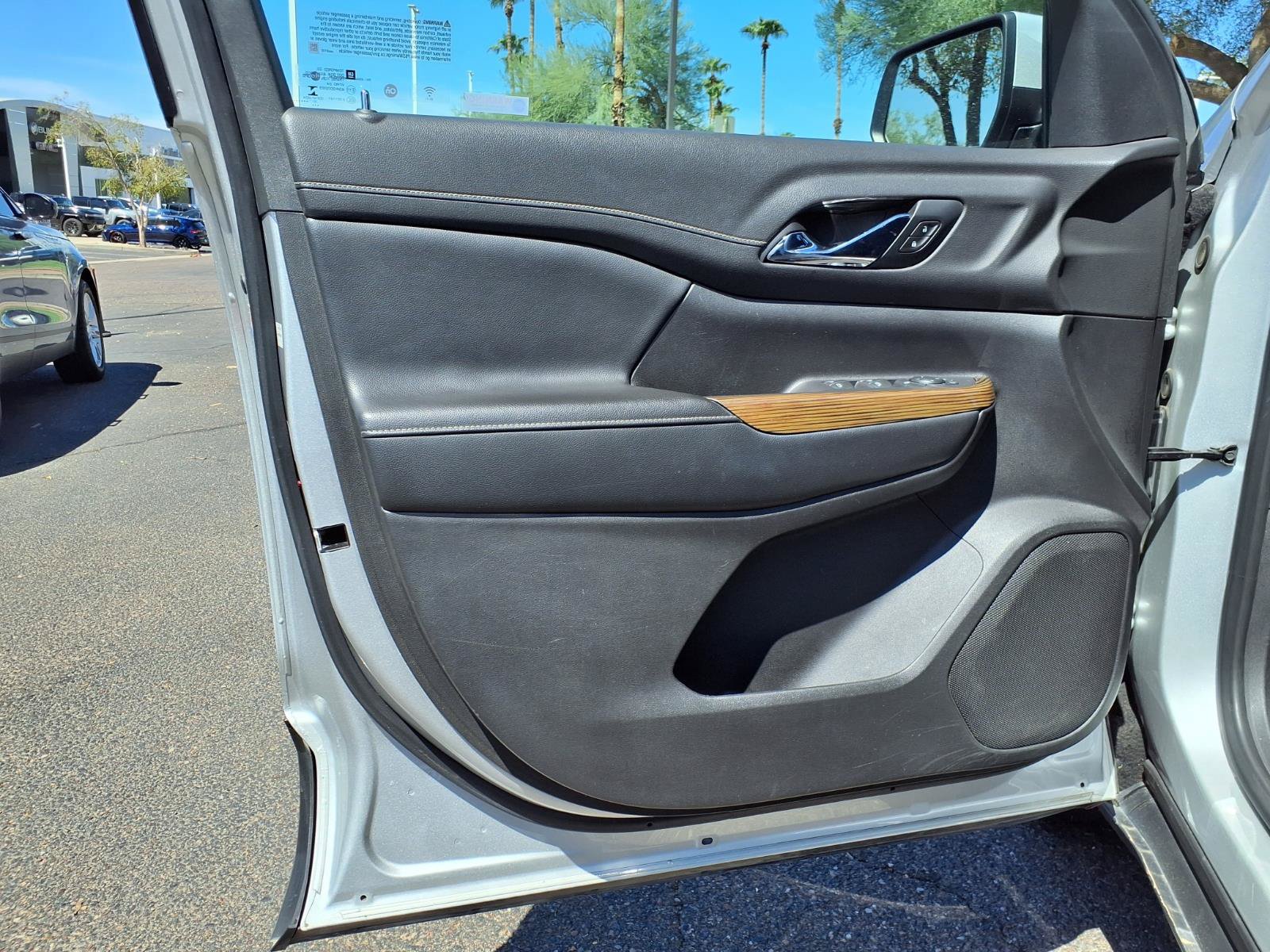 Used 2020 GMC Acadia SLE FWD image 19