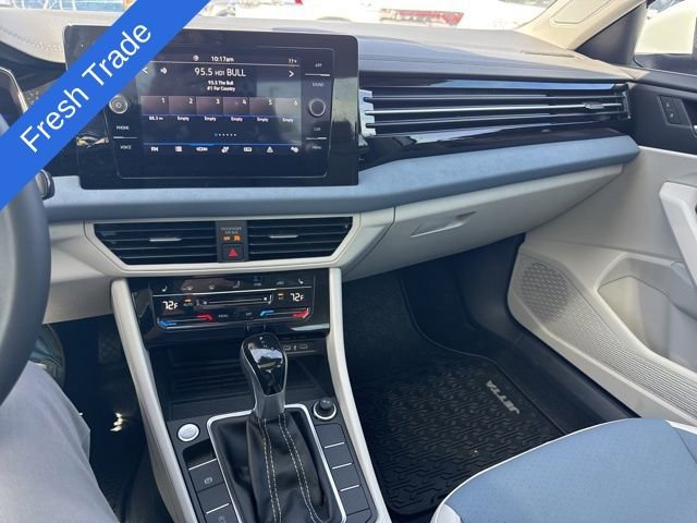 Used 2026 Volkswagen Jetta SE FWD image 5