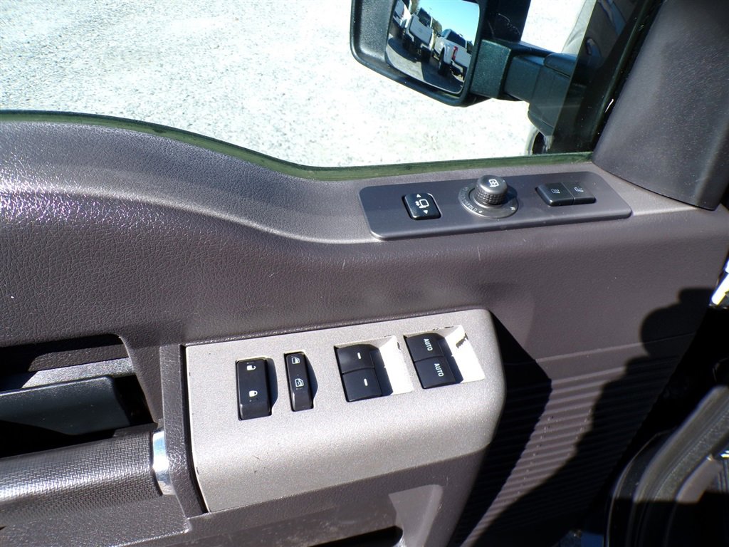 Used 2015 Ford F250 Lariat w/ Lariat Ultimate Package image 25