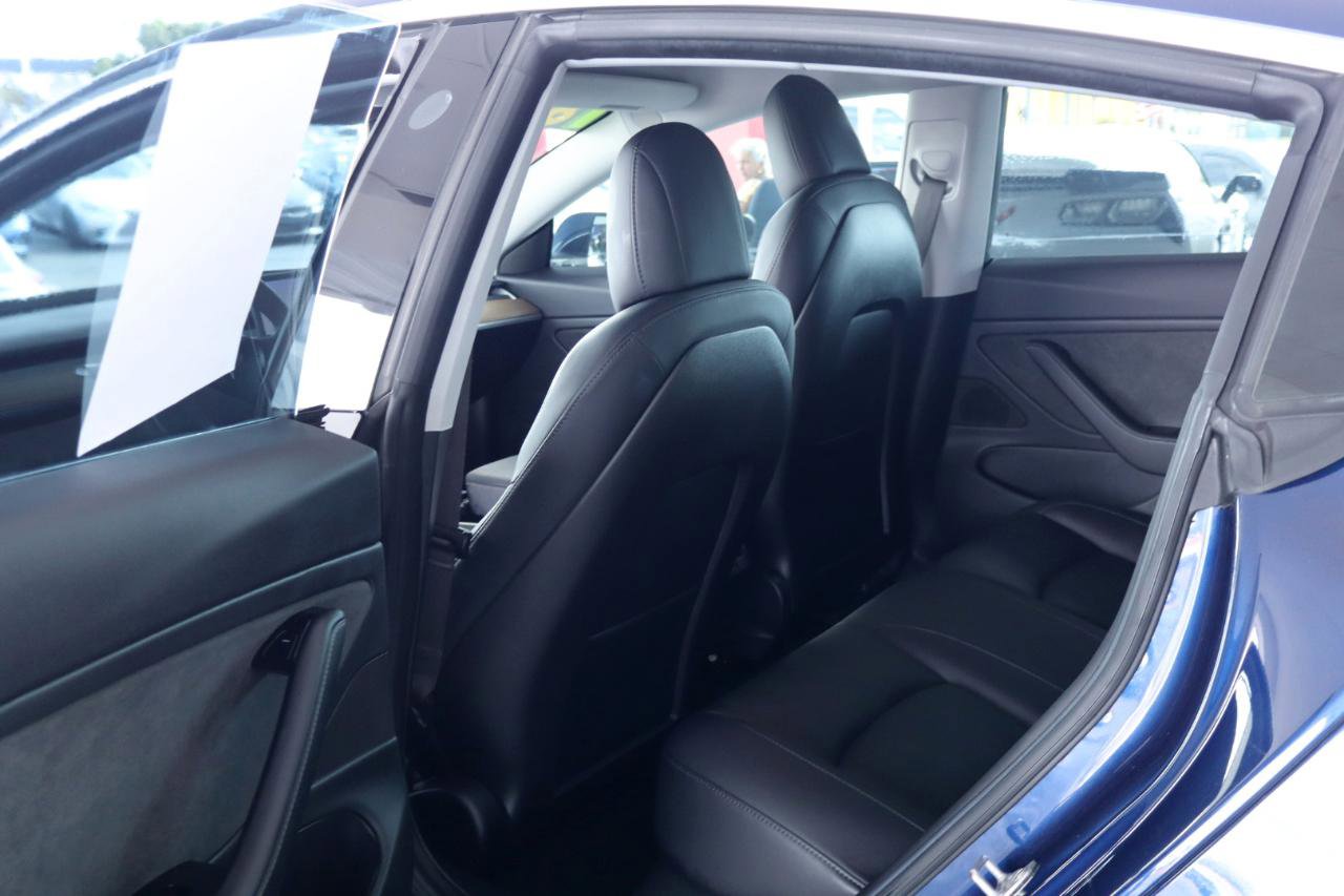 Used 2018 Tesla Model 3 Long Range RWD image 27