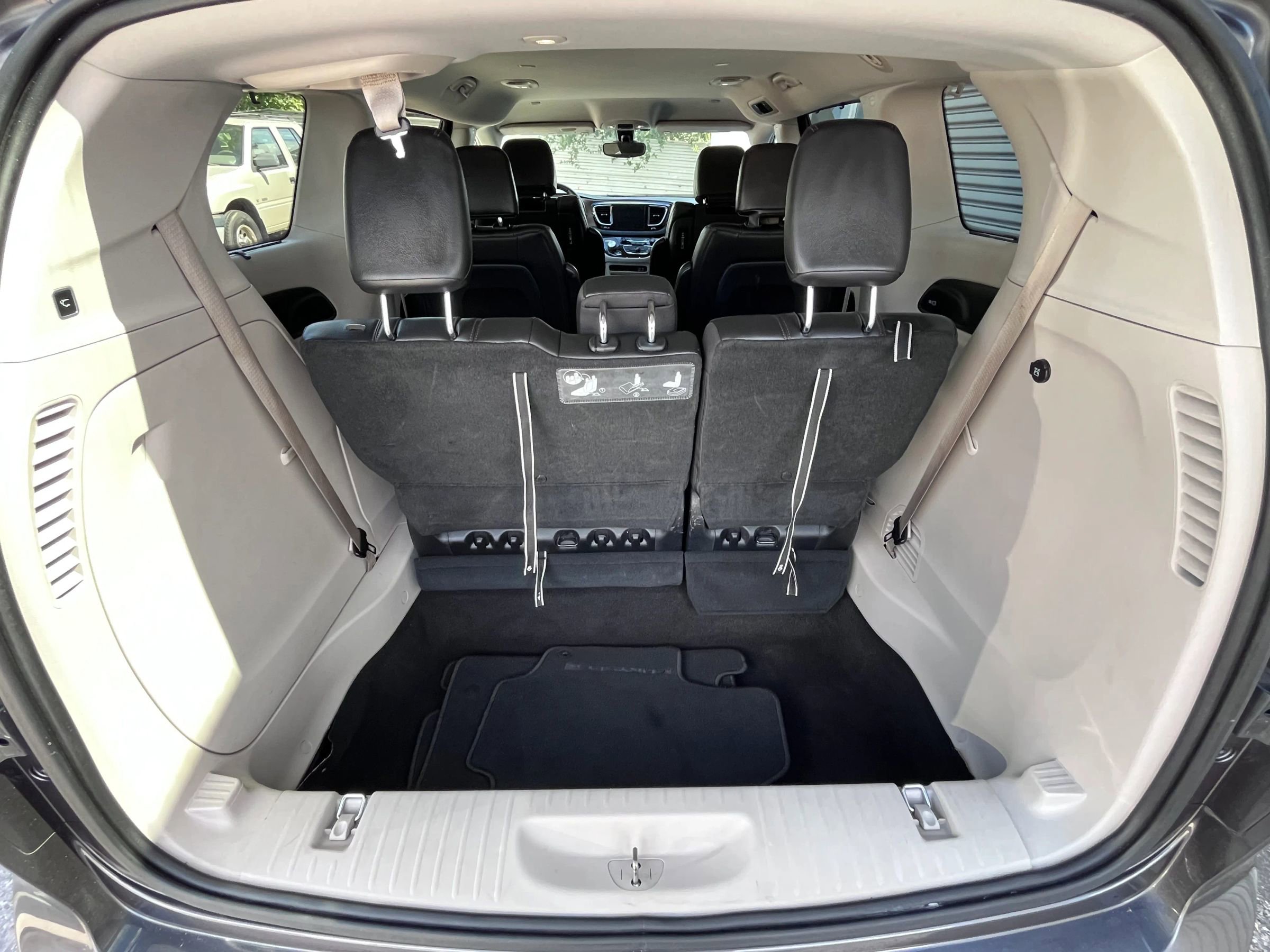 Used 2017 Chrysler Pacifica Touring-L Plus w/ Tire & Wheel Group FWD image 30