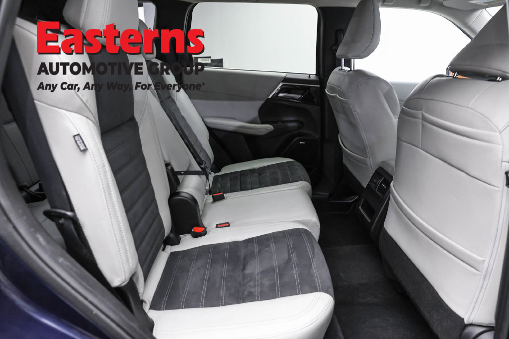 Used 2025 Mitsubishi Outlander SE FWD image 24