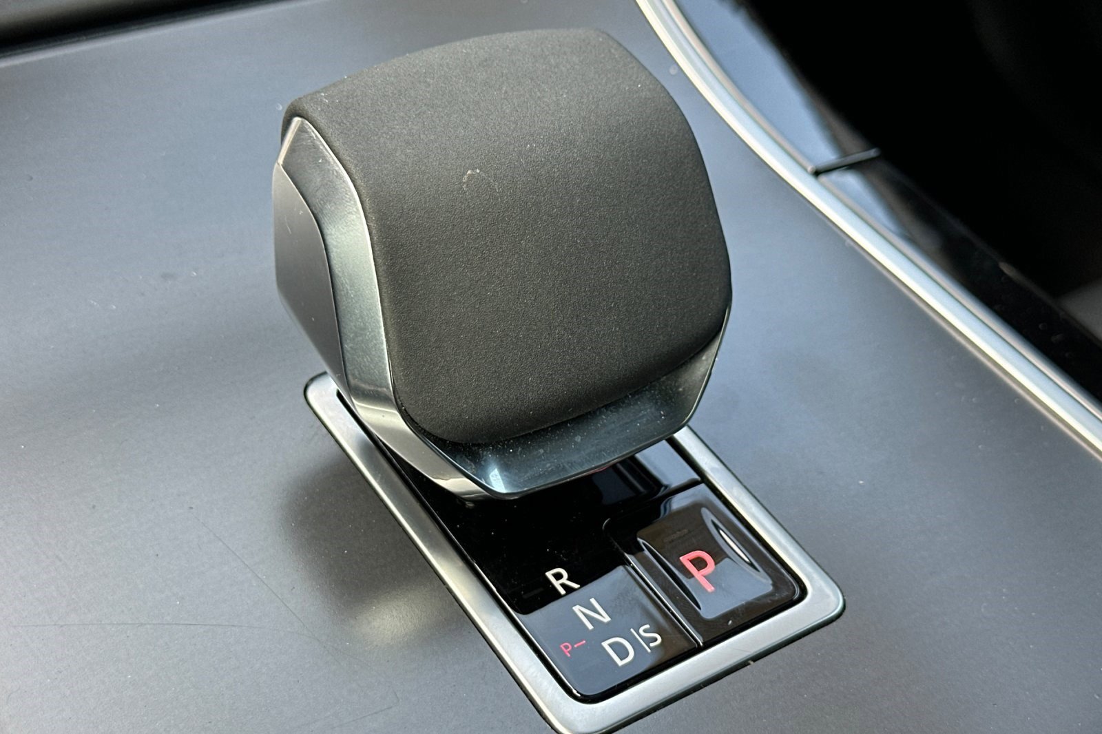 Used 2024 Land Rover Range Rover Evoque Dynamic SE image 24