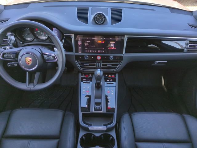 Used 2025 Porsche Macan image 16