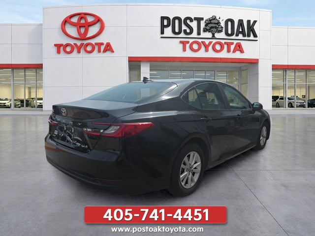 Used 2025 Toyota Camry LE FWD image 5