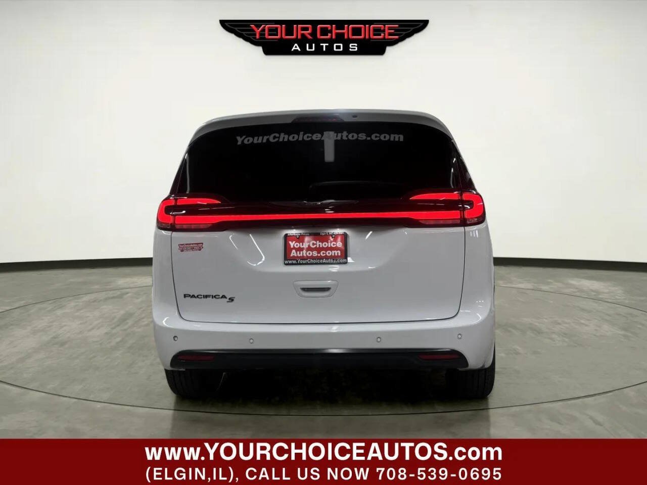 Used 2024 Chrysler Pacifica Touring-L w/ S Appearance Package FWD image 4
