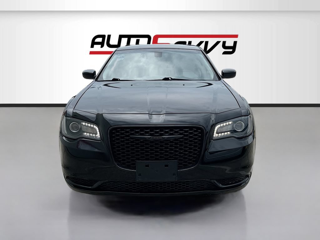 Used 2023 Chrysler 300 Touring w/ Sport Appearance Package RWD image 2