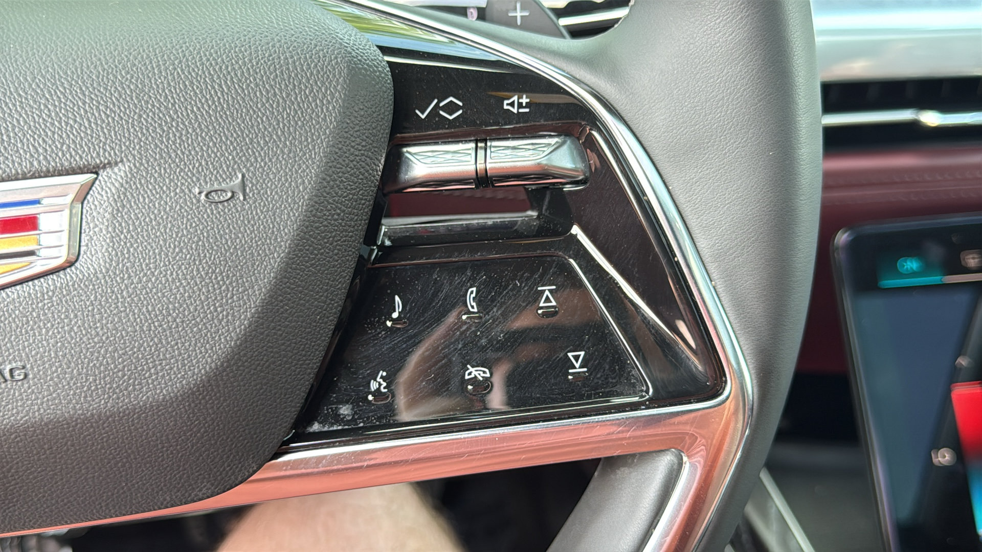 Certified 2025 Cadillac Escalade Premium Luxury w/ Touring Package AWD/4WD image 17