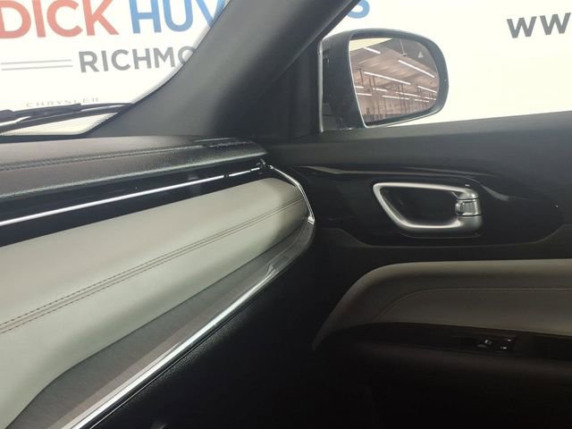 Used 2024 Jeep Compass Limited image 23