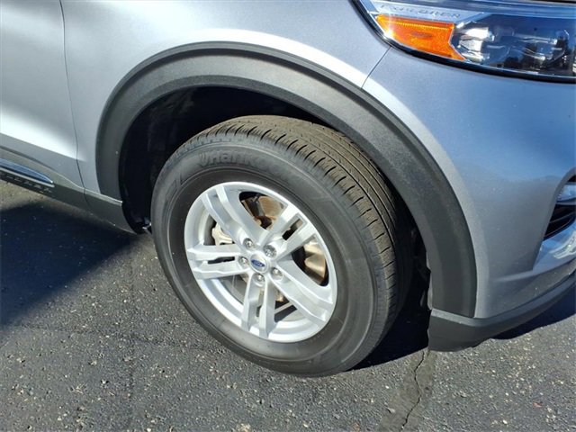 Used 2022 Ford Explorer XLT w/ Equipment Group 202A image 4