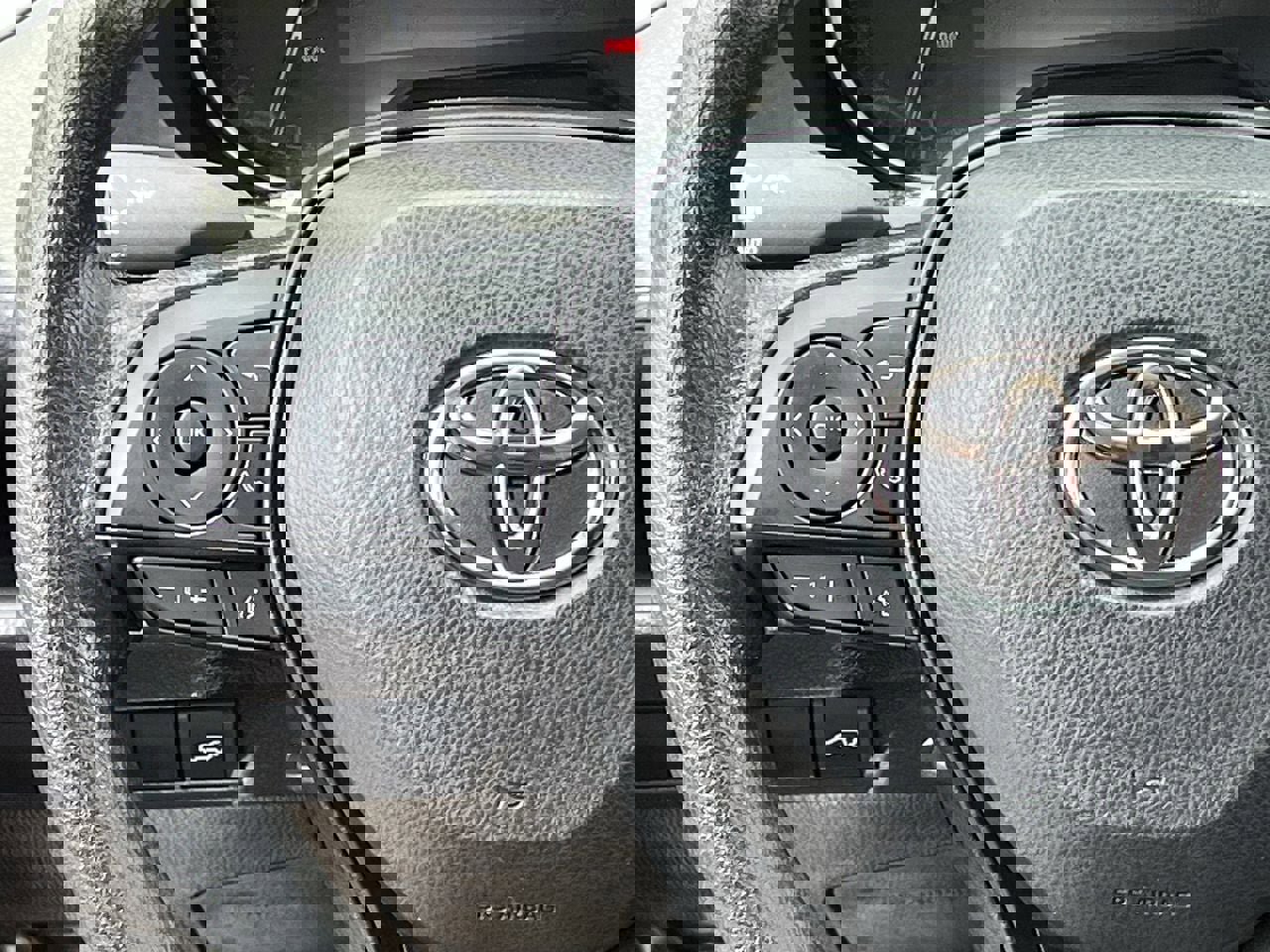 Used 2025 Toyota RAV4 XLE w/ Convenience Package FWD image 12