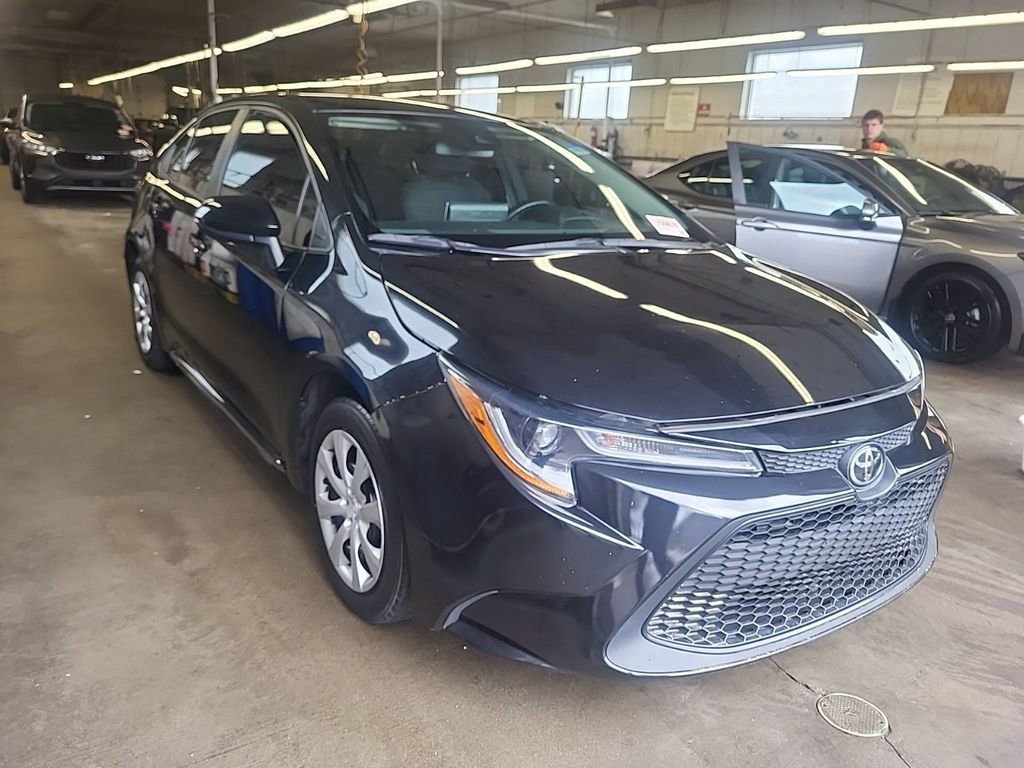 Used 2021 Toyota Corolla LE FWD image 3
