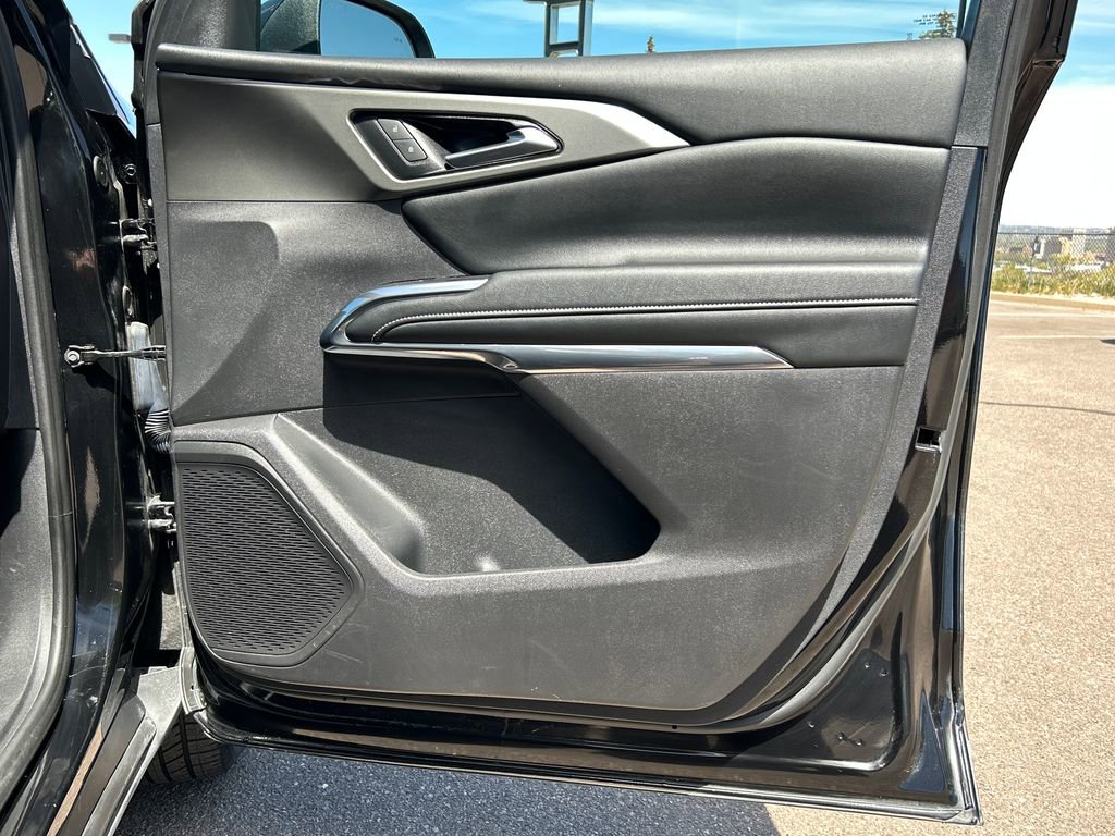 Used 2025 Chevrolet Traverse LT AWD/4WD image 31