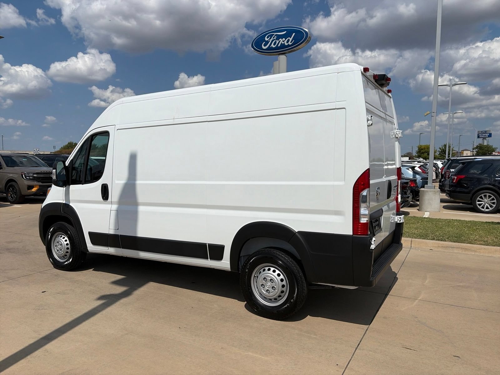 Used 2025 RAM ProMaster 2500 w/ Convenience Group FWD image 5