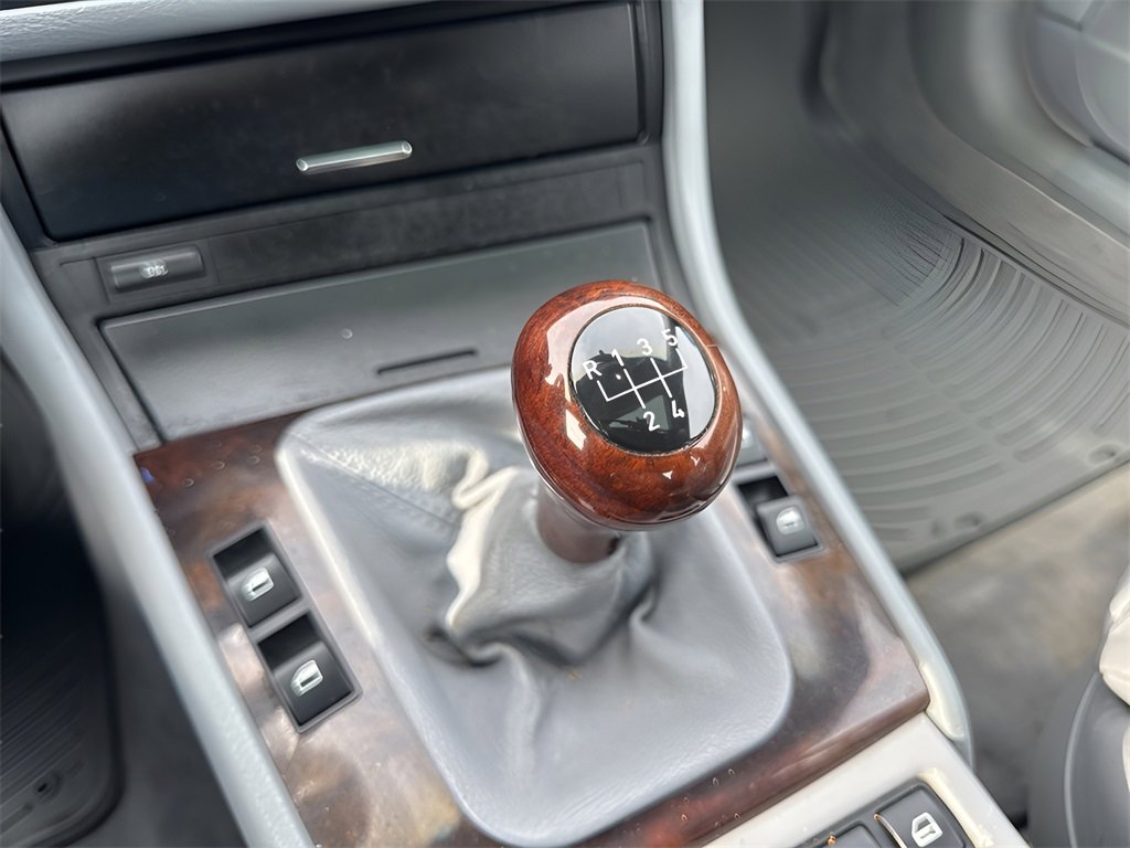 Used 2001 BMW 325Ci Coupe image 16