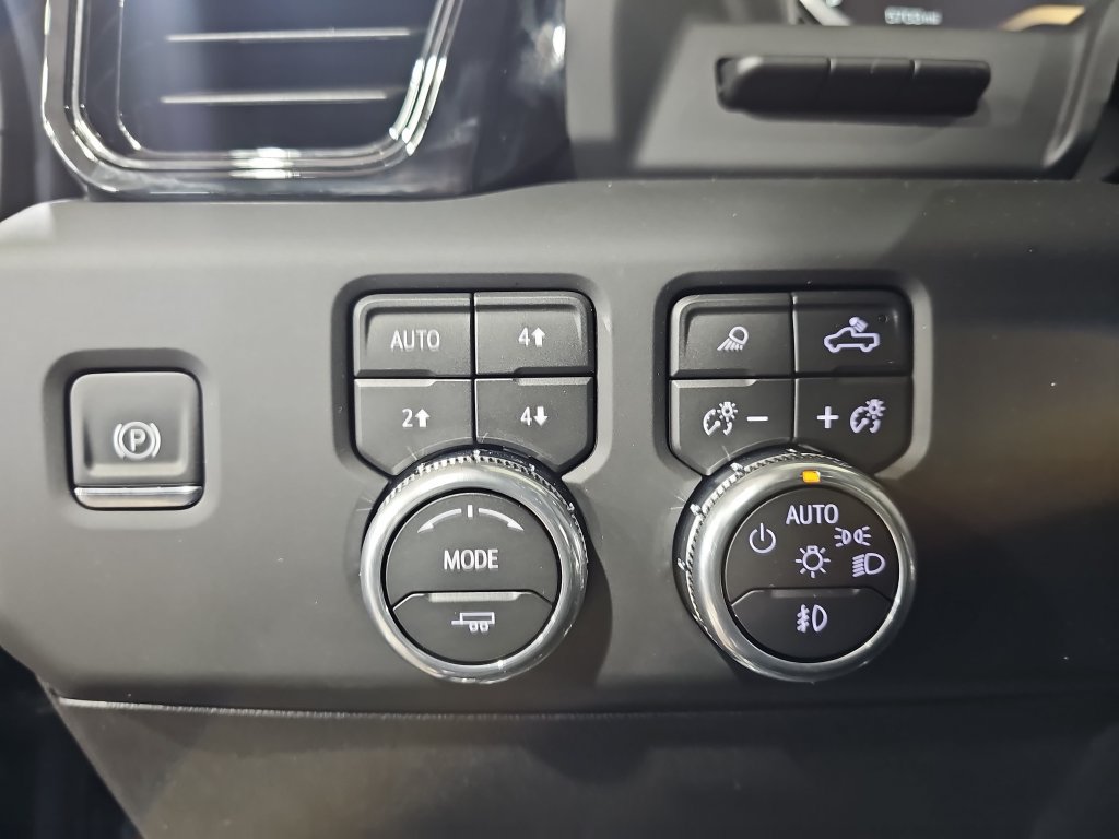 Used 2026 GMC Sierra 2500 AT4 w/ AT4 Premium Plus Package AWD/4WD image 30