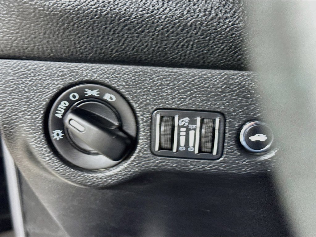 Used 2016 Dodge Challenger SXT RWD image 14