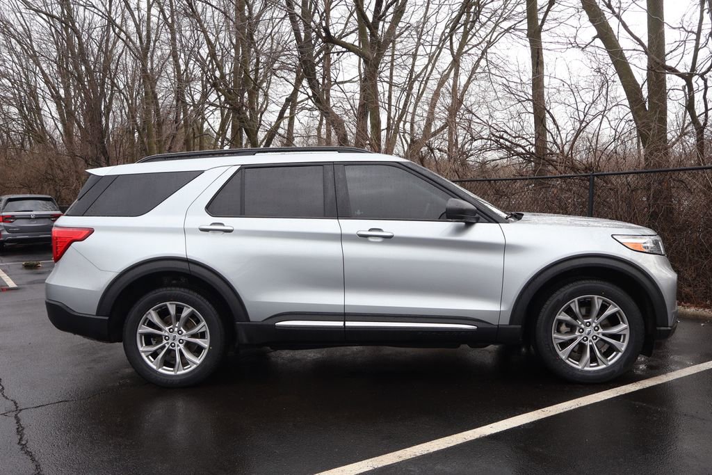 Used 2022 Ford Explorer XLT w/ Equipment Group 202A image 9