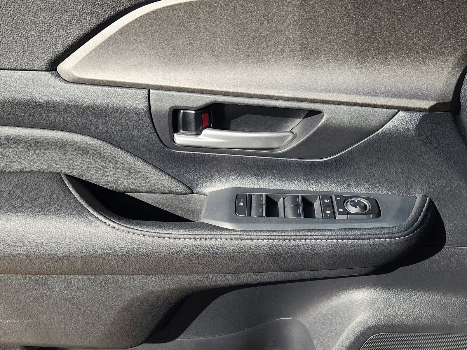 Used 2025 Toyota Grand Highlander AWD image 26