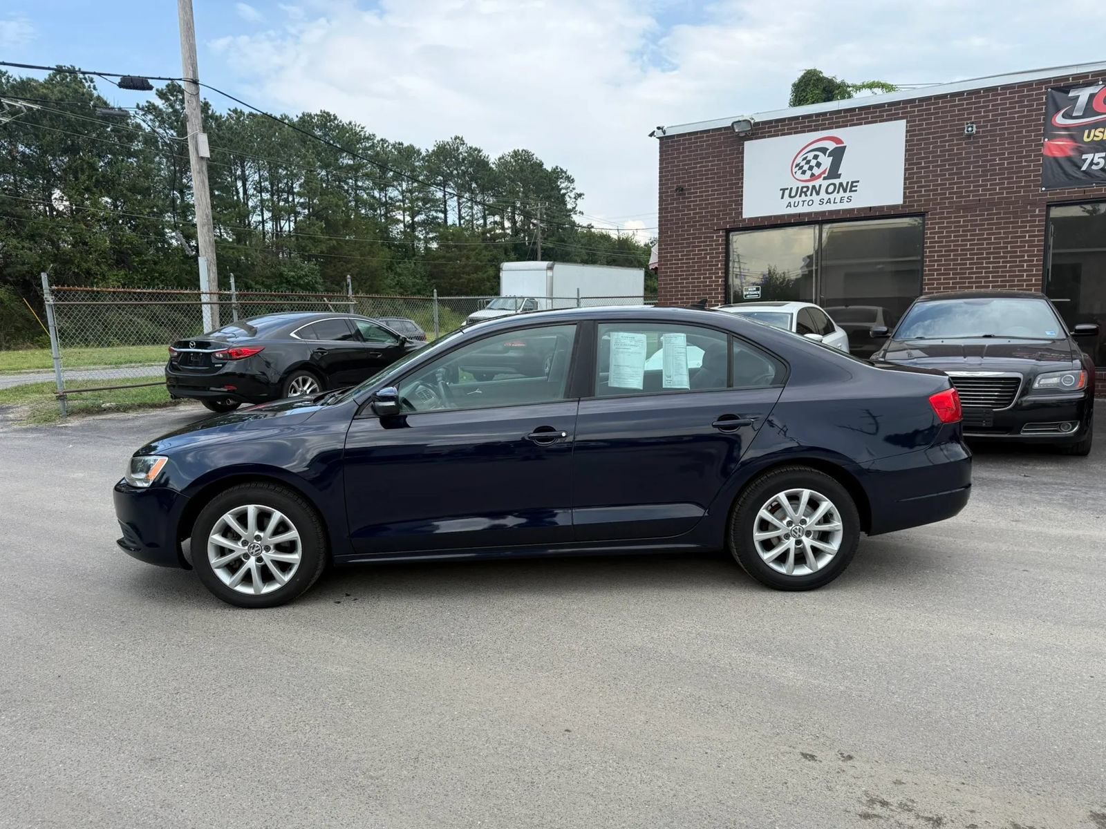Used 2011 Volkswagen Jetta SE FWD image 3