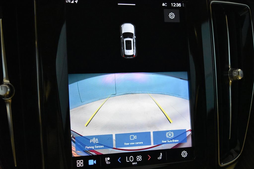 Used 2022 Volvo XC60 B5 Momentum image 12