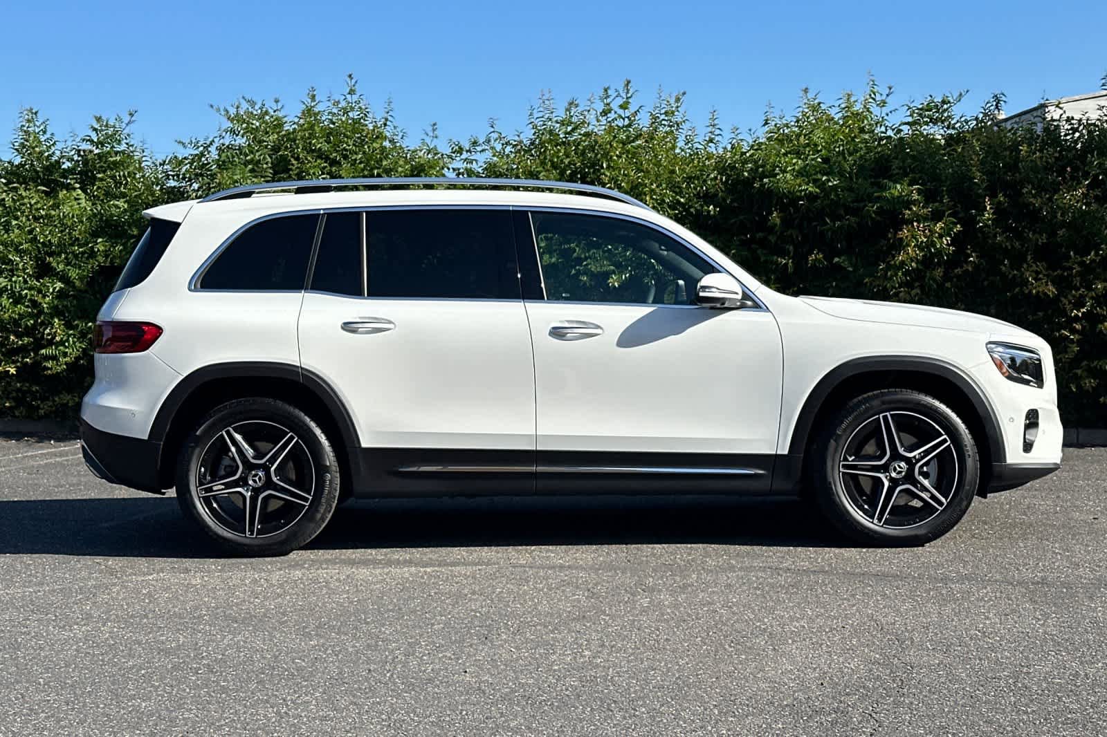 New 2026 Mercedes-Benz GLB 250 image 2