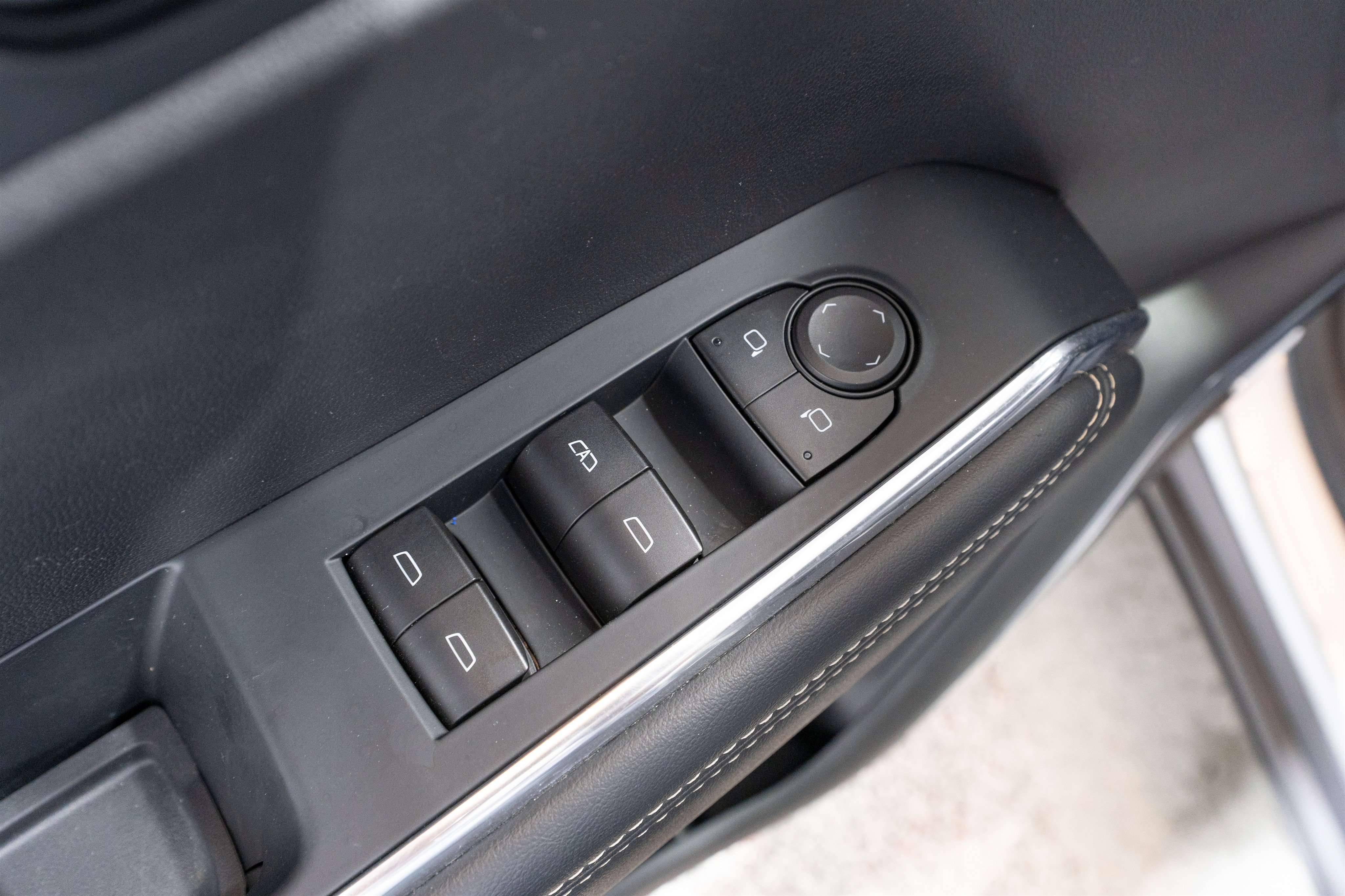 Used 2026 GMC Acadia Elevation w/ Elevation Premium Package FWD image 14