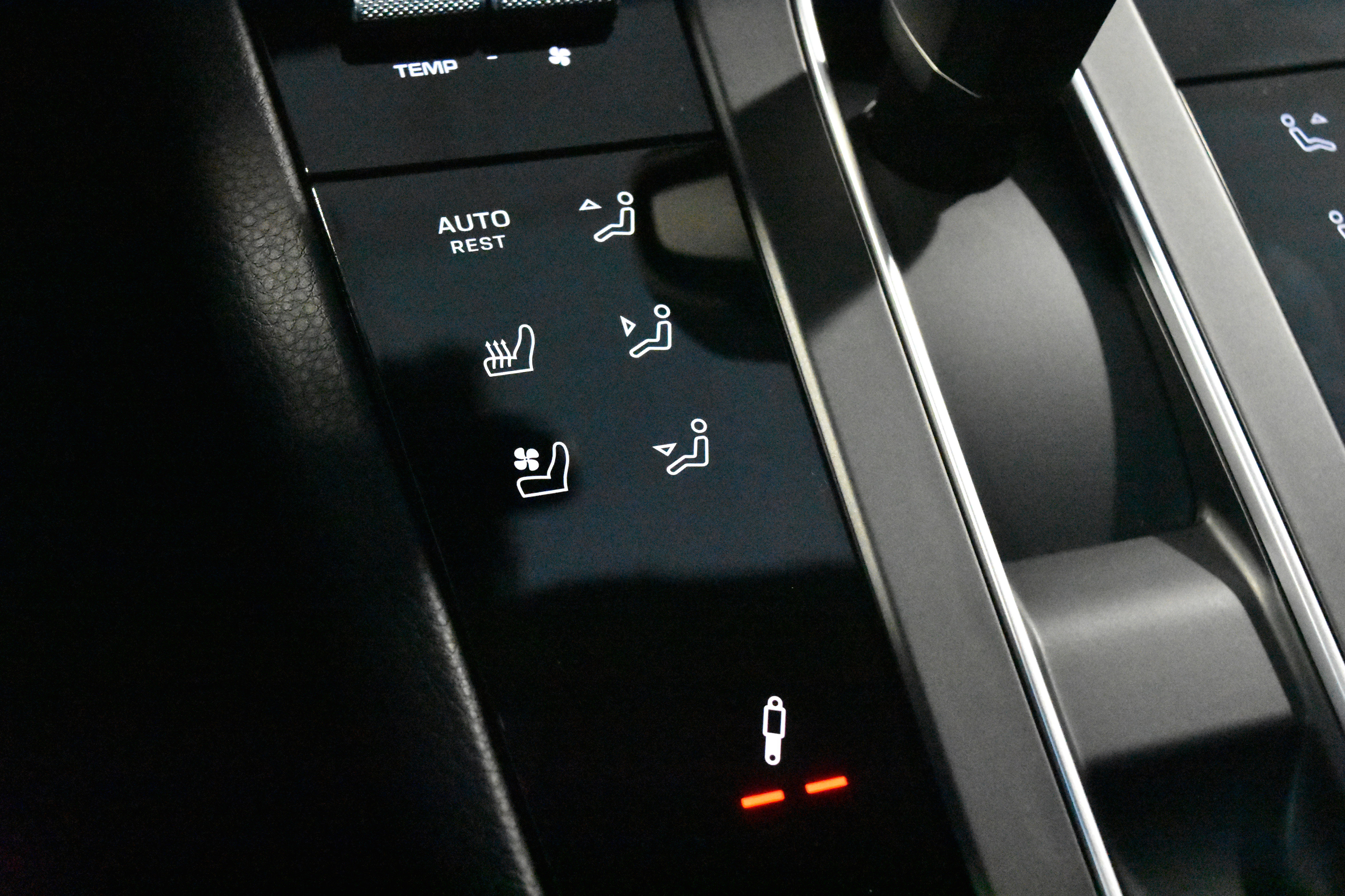 New 2026 Porsche Macan Turbo image 16