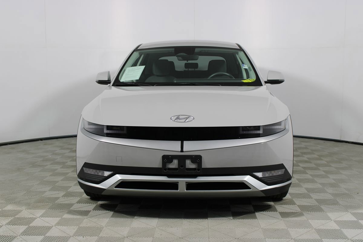 Used 2024 Hyundai Ioniq 5 SE image 2