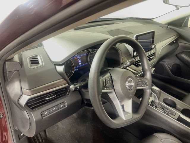Used 2025 Nissan Altima 2.5 SV FWD image 10