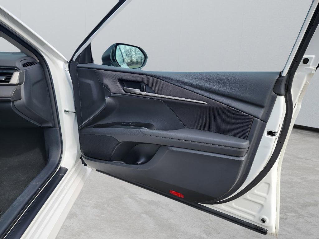 Used 2025 Toyota Camry LE image 29