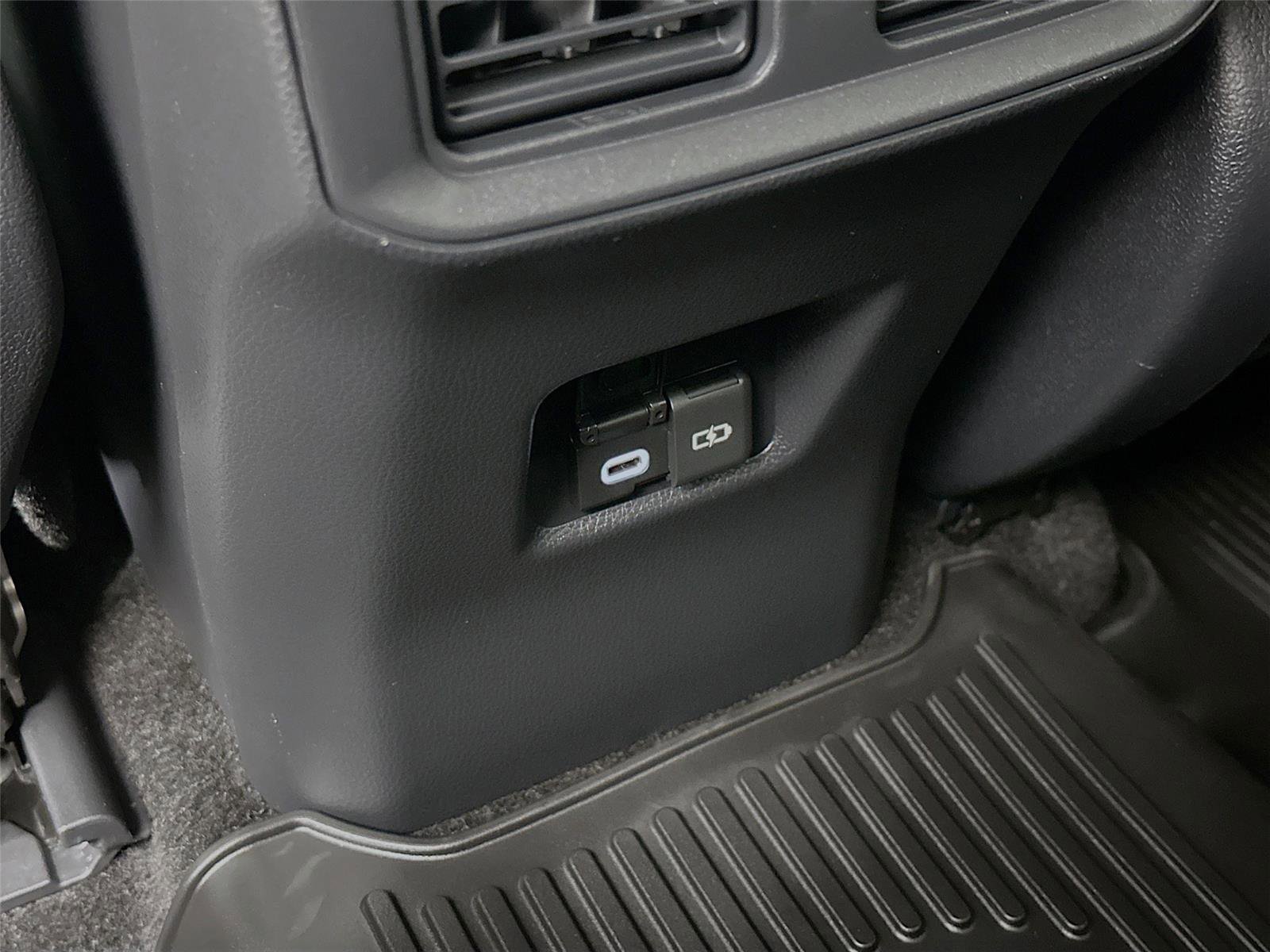 Used 2025 Toyota RAV4 XLE image 30