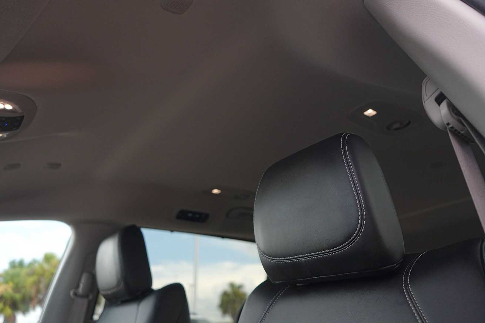 Used 2024 Chrysler Pacifica Touring-L FWD image 25