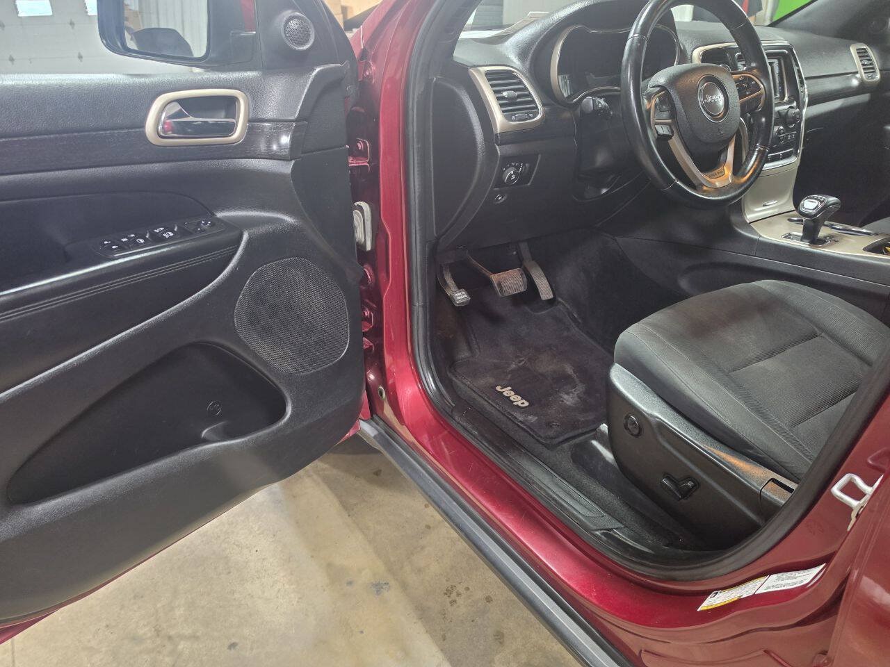 Used 2014 Jeep Grand Cherokee Laredo AWD/4WD image 22