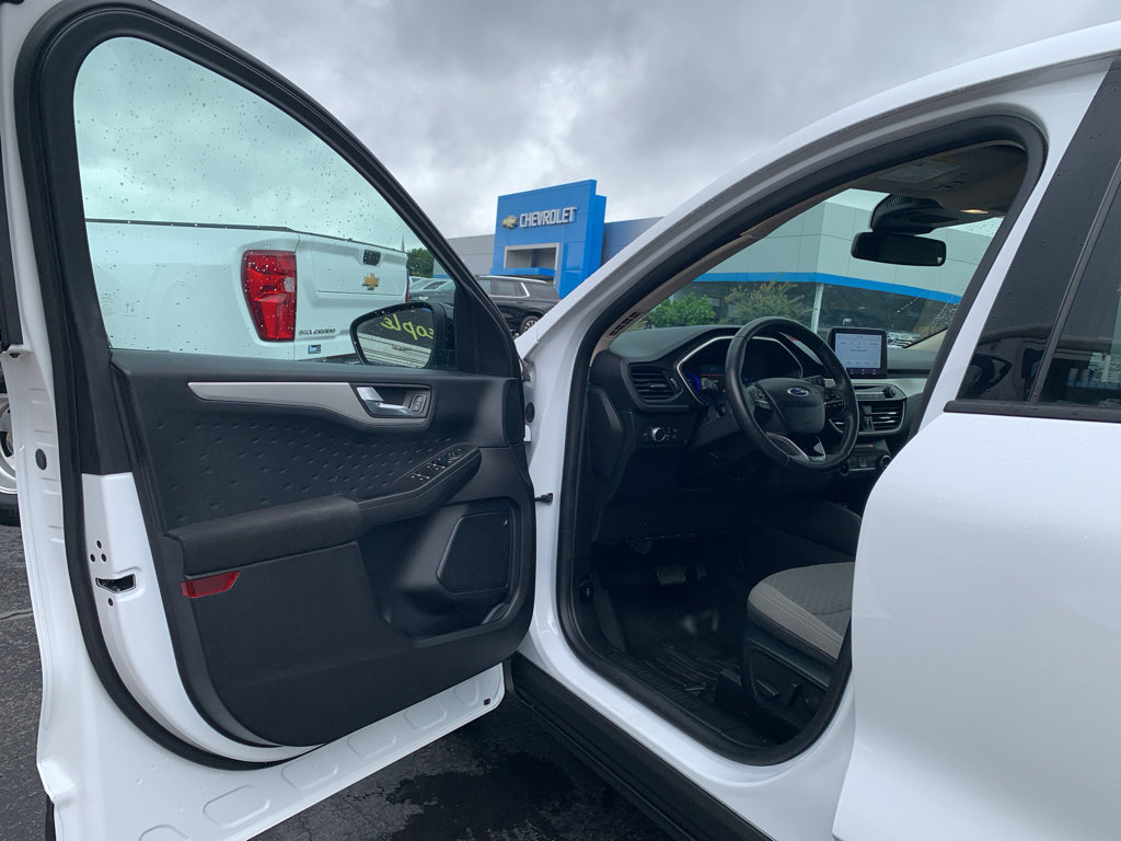 Used 2020 Ford Escape SE Sport image 16
