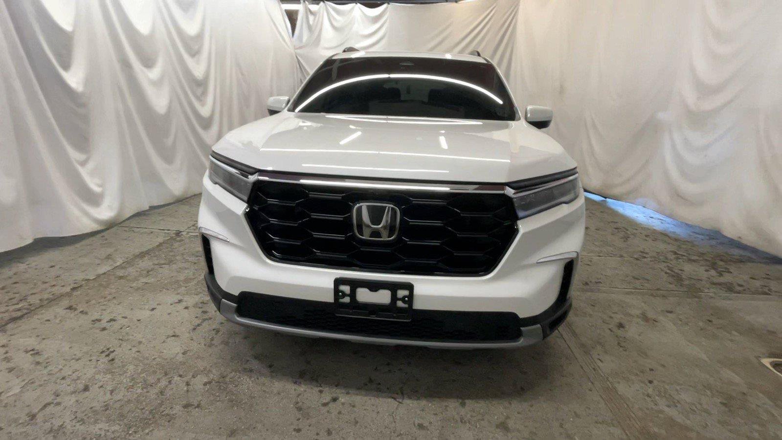 Used 2025 Honda Pilot Elite image 13